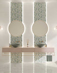 Ambiente con piastrelle decorate in bicottura della MGM, da 25x60cm della serie Calipso