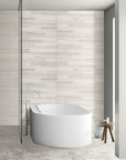 Ambiente con piastrelle in pasta bianca della MGM, da 25x75cm della serie Loft stile Brick Wall