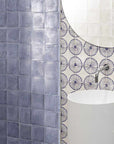 Bagno con piastrelle decorate Spagnole in bicottura della Mainzu, della serie Nazari, stile Infantas