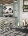 Bagno con piastrelle decorate Spagnole in bicottura della Mainzu, della serie Nazari, stile Gacelas