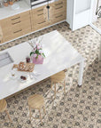 Cucina con piastrelle decorate Spagnole in gres porcellanato della Mainzu, della serie Norland, stile Celtic