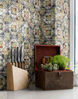 Bagno con piastrelle decorate in Bicottura della Mainzu, della serie Livorno con decoro Decor Micheli