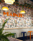 Locale con piastrelle decorate in Bicottura della Mainzu, della serie Livorno con Murale Sonata