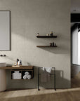 Bagno rivestito con piastrelle in 3D in pasta bianca della Cotto Petrus, da 25x75cm, colore Sinfonia Light