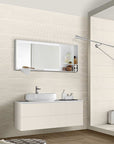 Bagno rivestito con piastrelle in 3D in pasta bianca della Cotto Petrus, della serie Village Color