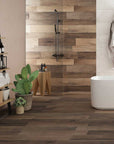 Bagno con piastrelle effetto legno in gres porcellanato della Ceramica Rondine, serie Aspen