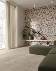 Salotto con piastrelle in gres porcellanato da 60x120cm Queen Victoria QST050 della Cotto Petrus