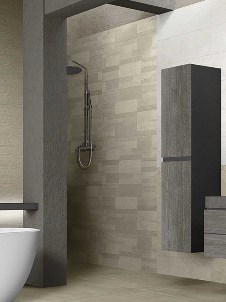 Bagno rivestito con piastrelle in pasta bianca della MGM, da 30X90CM della serie Fabric in stile Fabric Patchwork