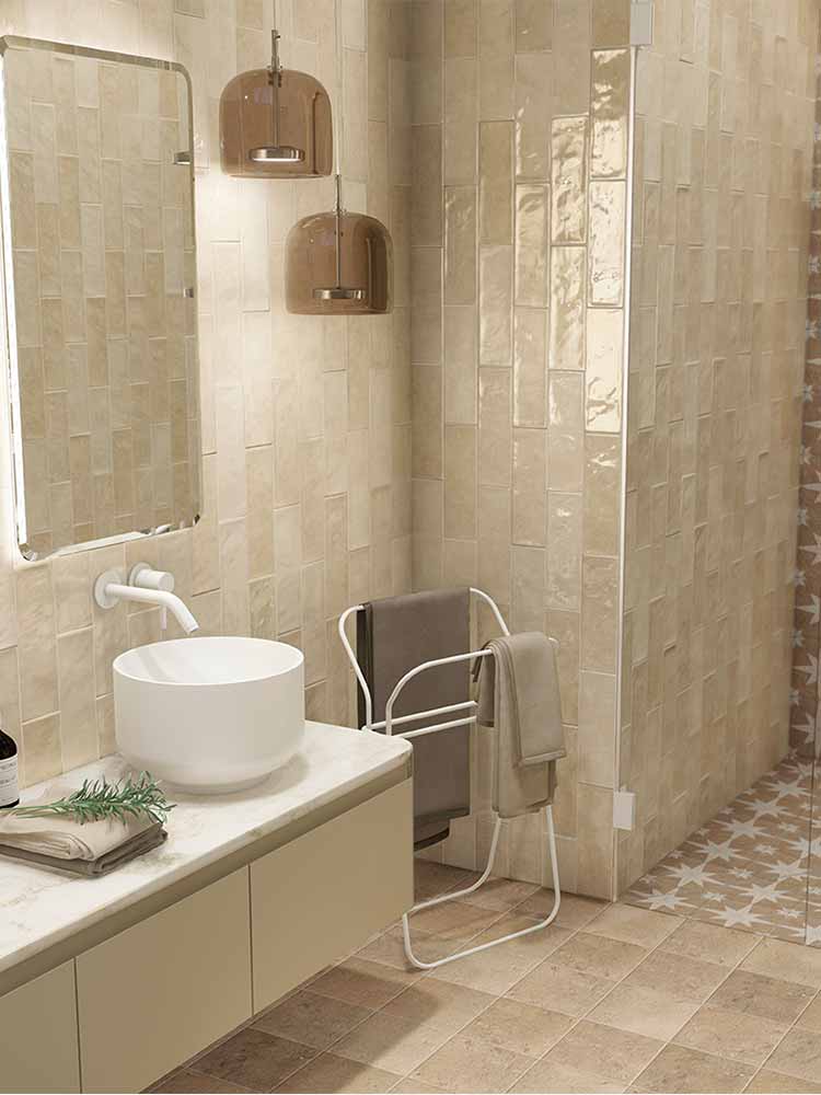 Bagno con piastrelle Spagnole in bicottura della Mainzu, della serie Cinque Terre, colore Cream