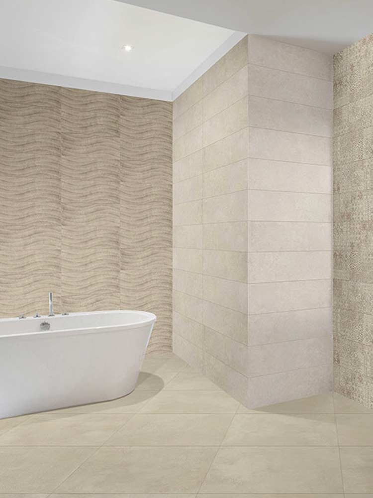 Bagno rivestito con piastrelle satinate in pasta bianca della Cotto Petrus, da 25x75cm, colore Beige