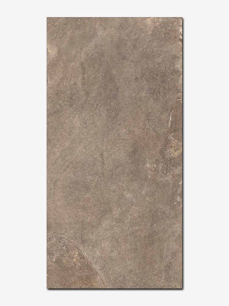 Piastrella effetto pietra in gres porcellanato della Ceramica Rondine, da 30,5x60,5cm serie Ardesie, colore Taupe