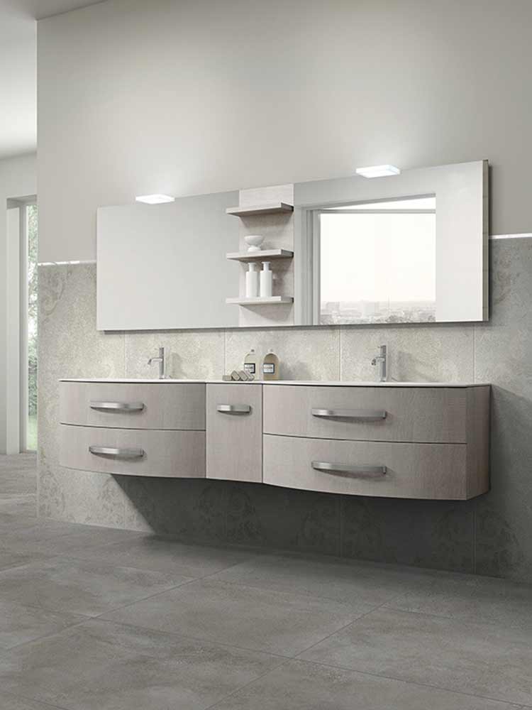 Bagno con pavimento in piastrelle in gres porcellanato della Cotto Petrus, della serie Prestige stile trama